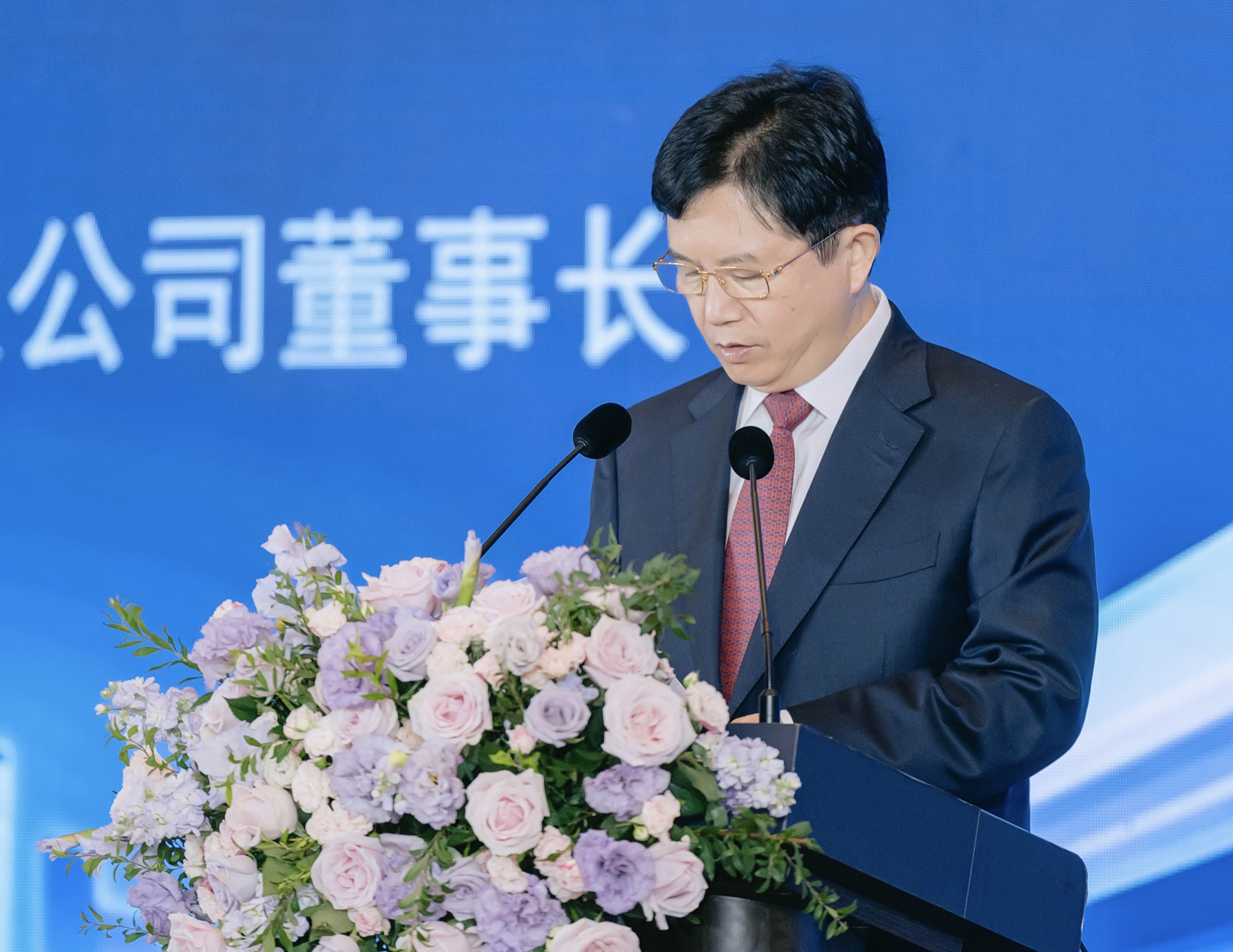 諾貝爾經(jīng)濟(jì)學(xué)獎(jiǎng)得主對(duì)話企業(yè)家 沈小平出席會(huì)議發(fā)表致辭